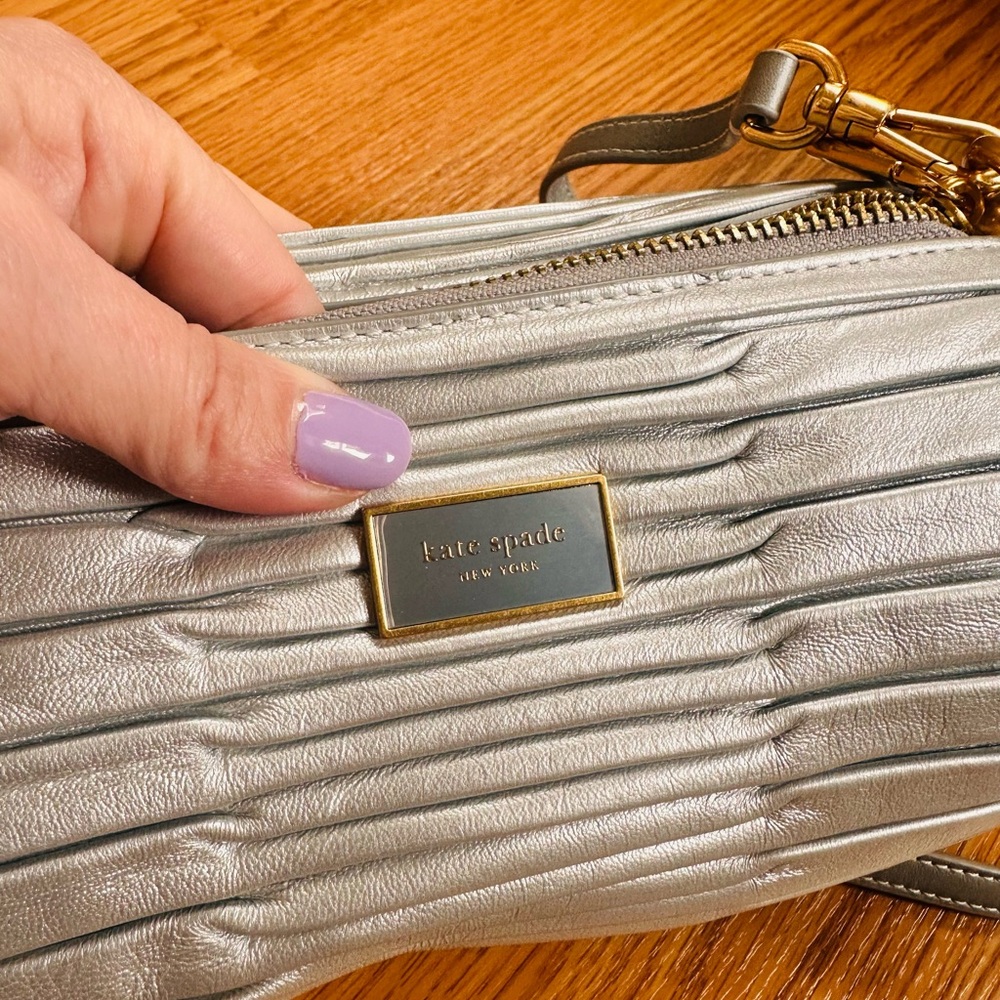 ♠️ Kate Spade Sweat Treats Festive Pleated Leather Small Barrel Bag- Starlight♠️ - Picture 6 of 8